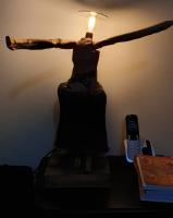 מנורת שידה יצירת אומנות