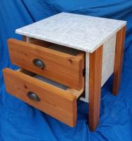 שידת עץ לבושה במילון מגידו